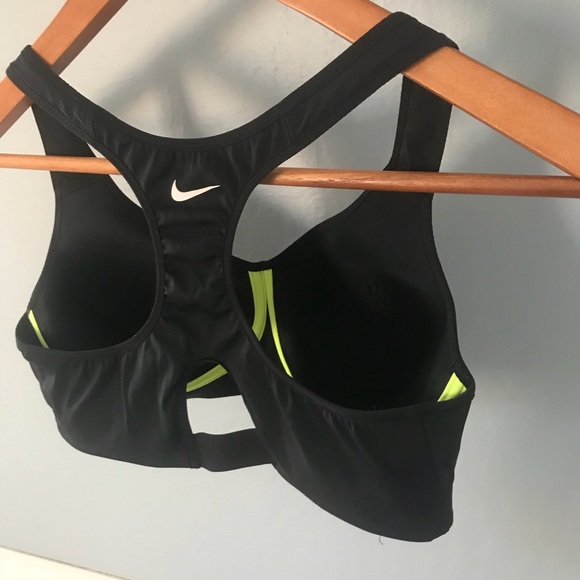 nike molded cup sports bra